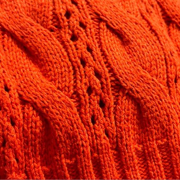 Universal Thread Cropped Button-Down Cable Knit Cardigan in red - Picture 4 of 6